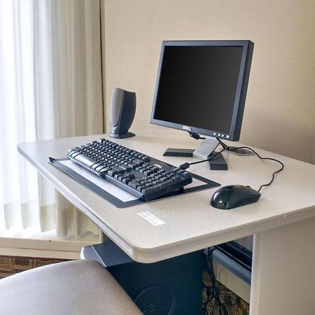 Americas Best Value Inn Салина Экстерьер фото