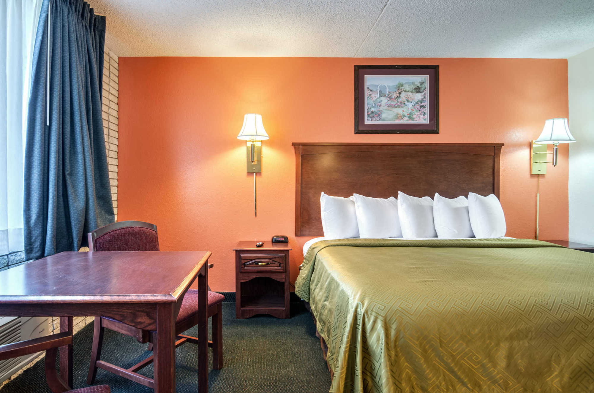 Americas Best Value Inn Салина Номер фото