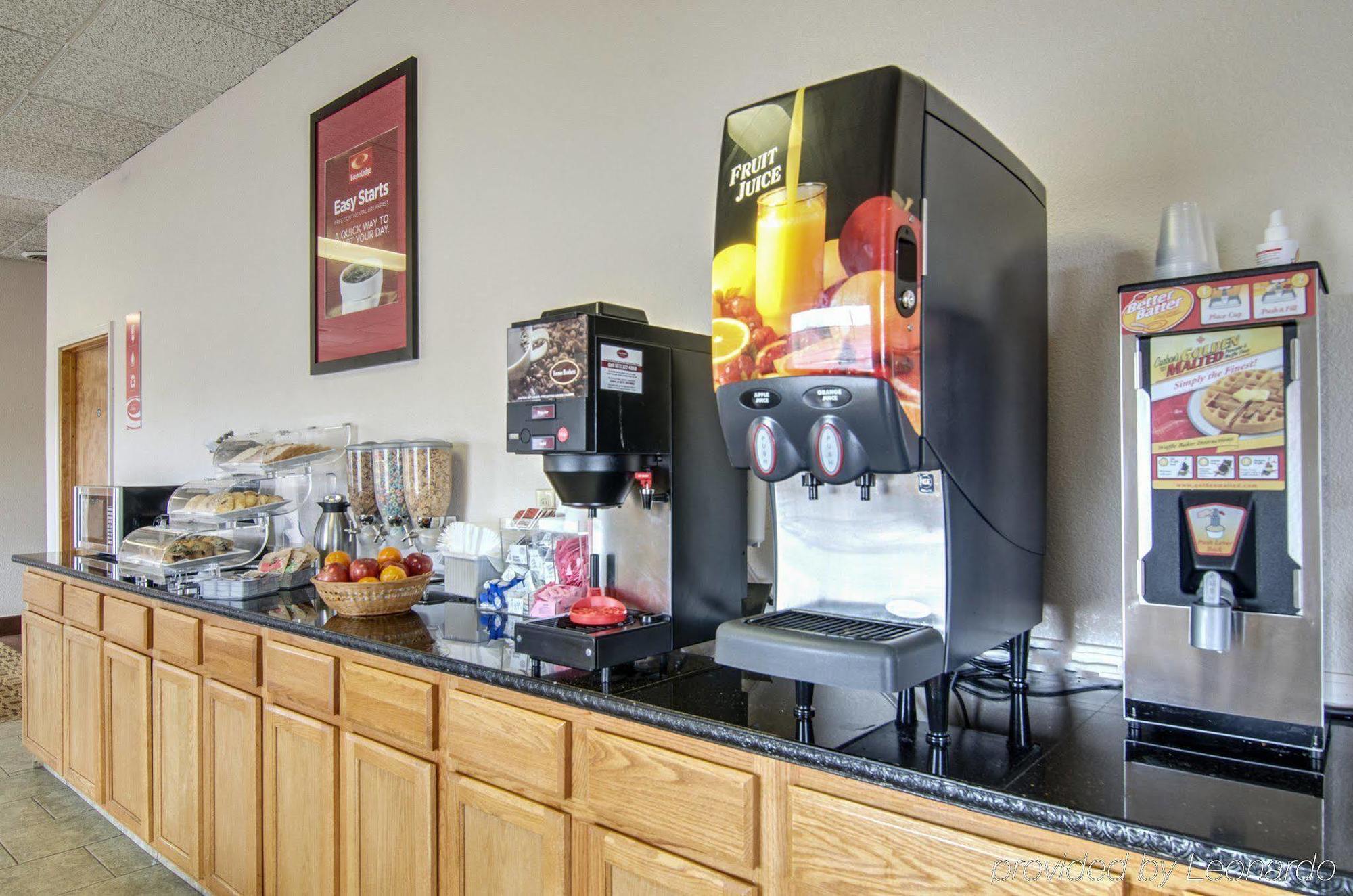 Americas Best Value Inn Салина Экстерьер фото