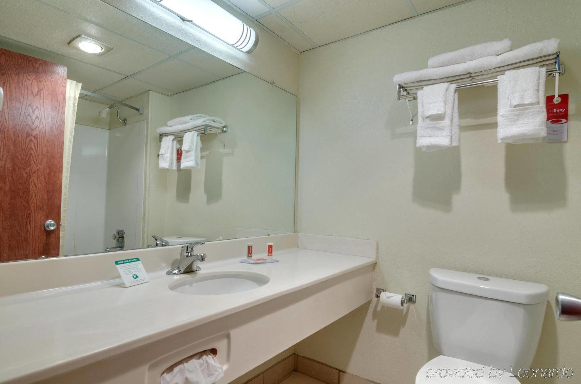 Americas Best Value Inn Салина Экстерьер фото