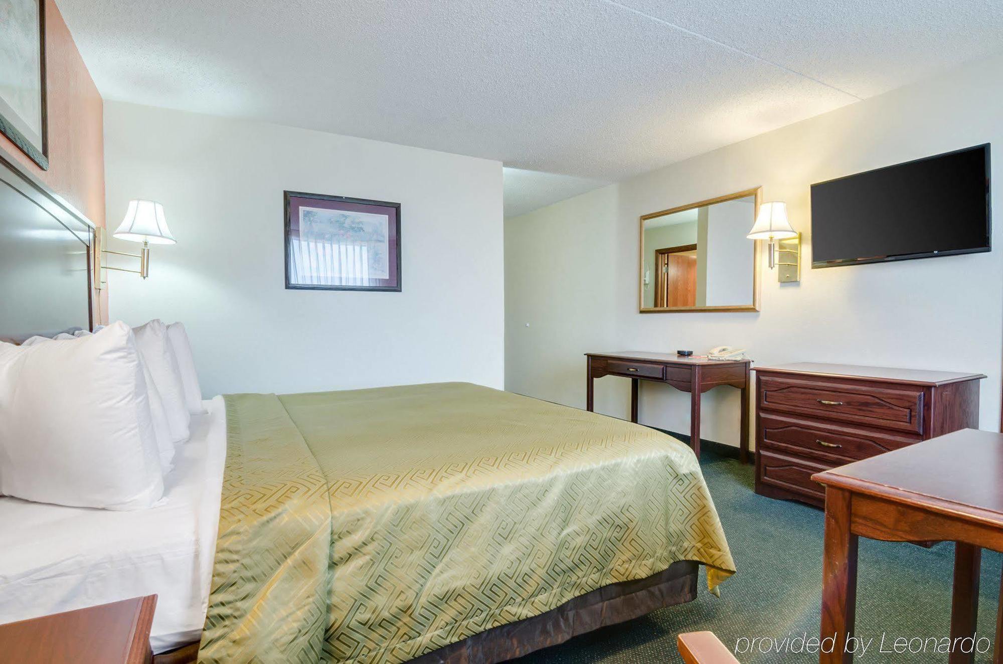 Americas Best Value Inn Салина Экстерьер фото