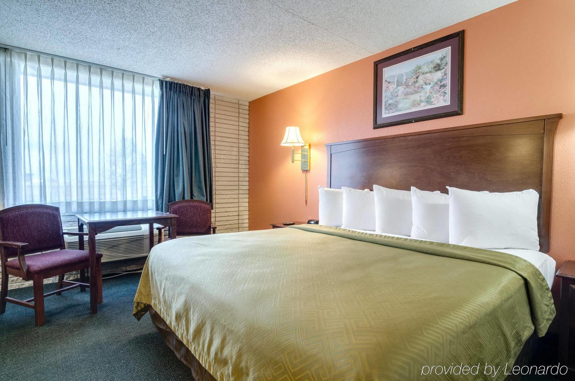 Americas Best Value Inn Салина Экстерьер фото